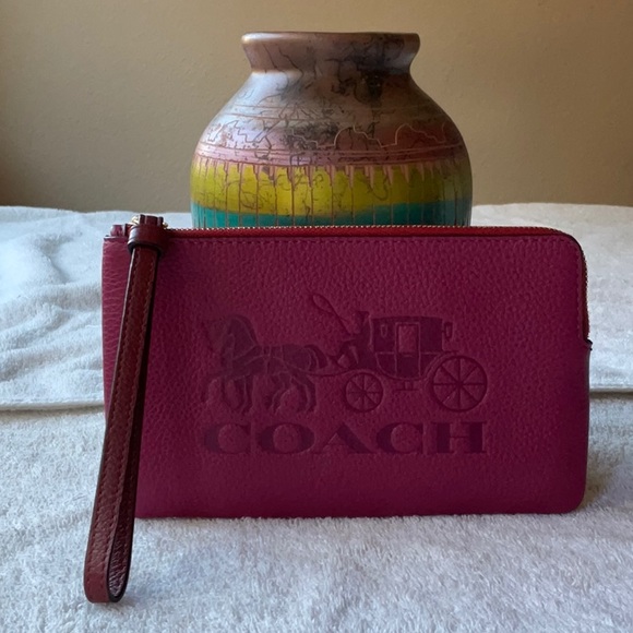 🐴 COACH LARGE CORNER WRISTLET WITH HORSE AND CARRIAGE 🐴 - Picture 16 of 16